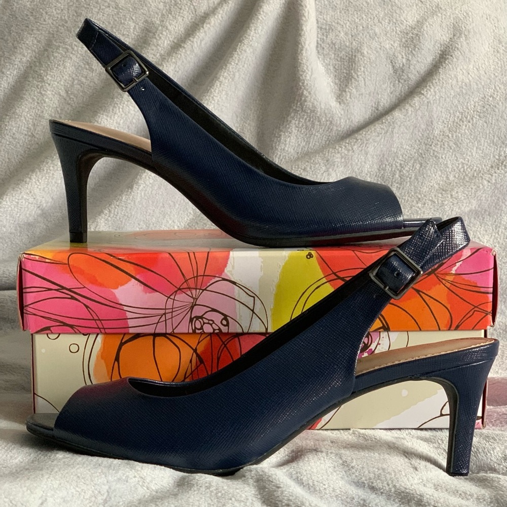 Amelia Grace Size 81/2  Navy Slingback NEW in box